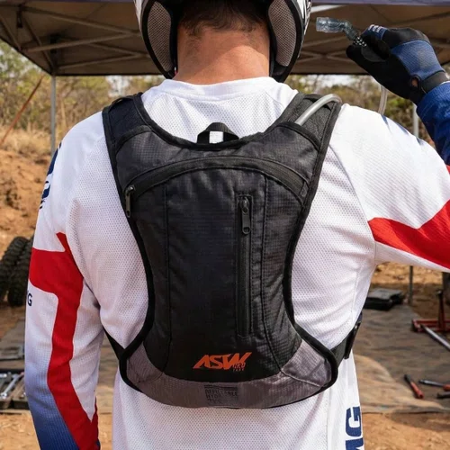 Mochila Bolsa Hidratação Asw Tank Lite 2L Chumbo Cinza Laranja
